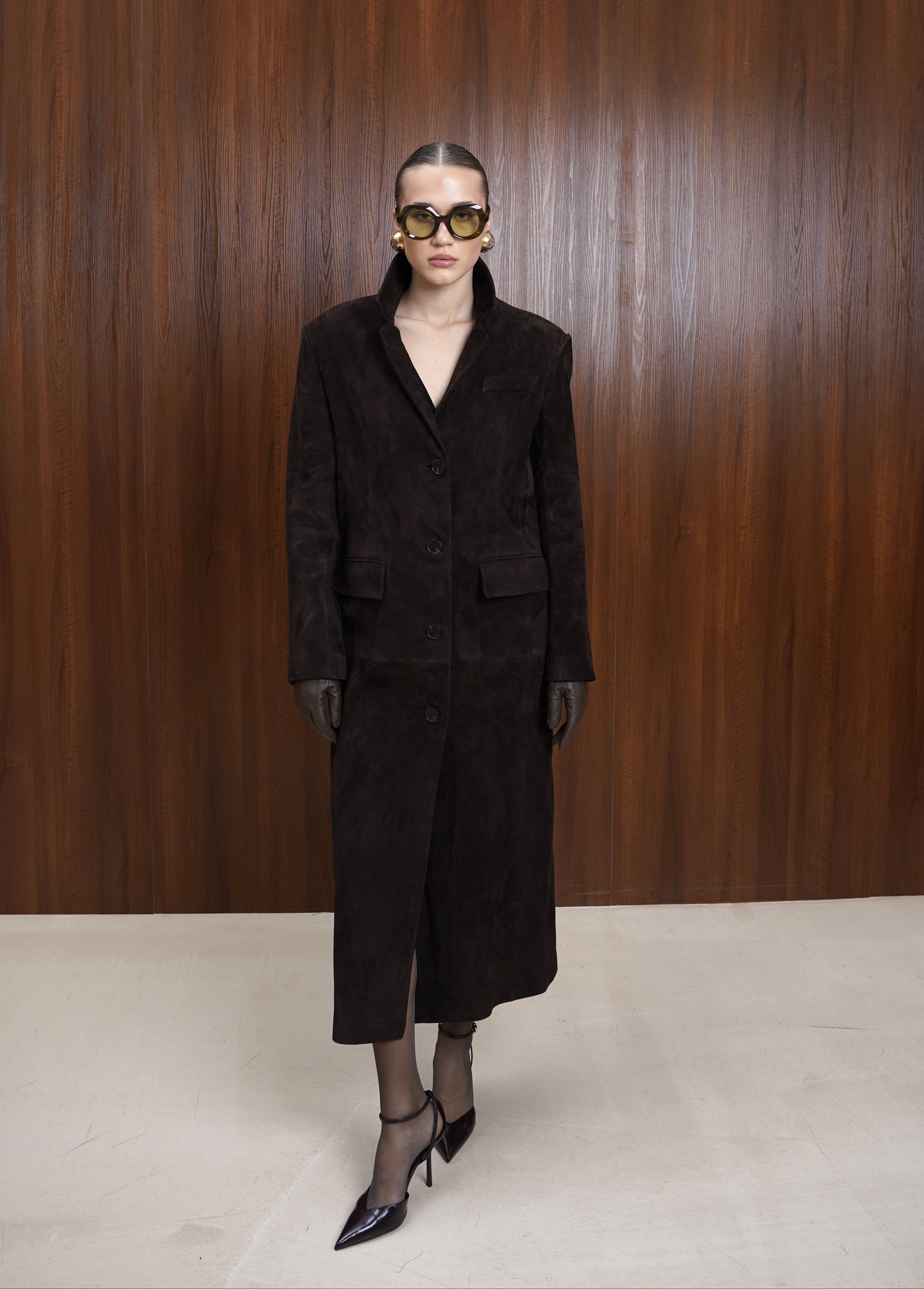 TRENCH DIN PIELE INTOARSA